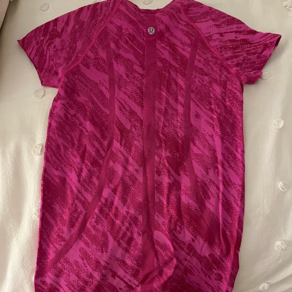 Lululemon swiftly tech short sleeve